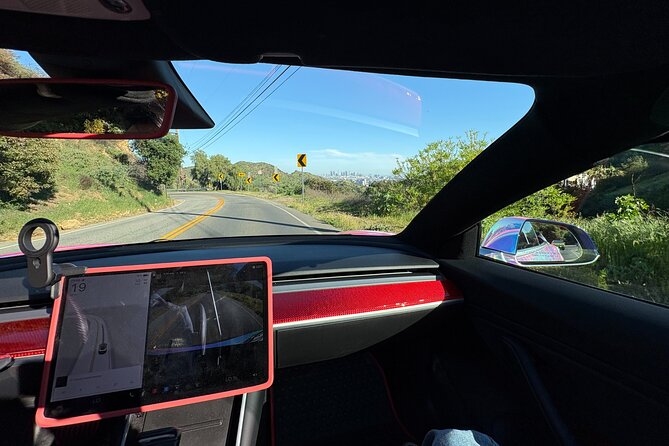2.5-Hour Hollywood Sign AI-Powered Driving Tour - The vehicle choice and passenger capacity