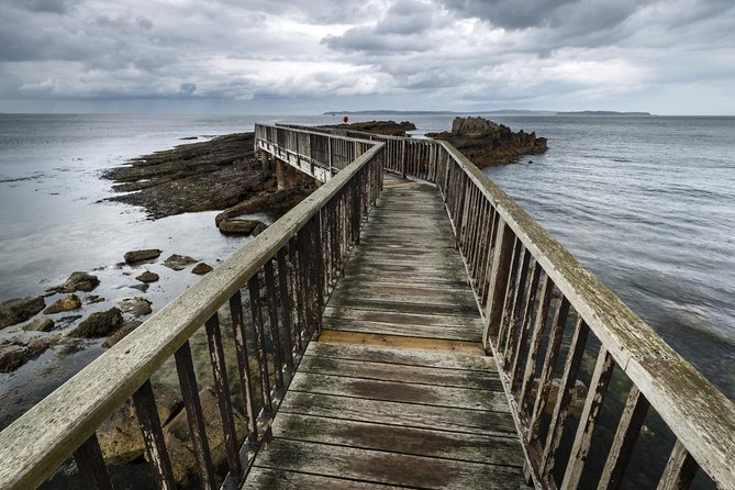 2-Day 'Game of Thrones' Rail Tour from Dublin Incl. Belfast and Giant's Causeway - Lunch at Ballintoy Harbour