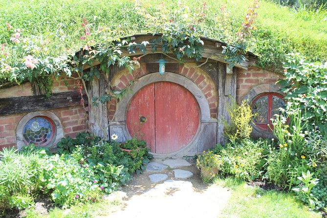 2-Day Hobbiton, Rotorua, Waitomo Caves Tour from Auckland with Accommodation - Rotorua overnight adds breathing room