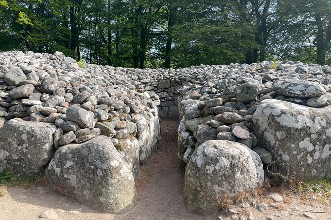 2-Day Outlander Experience Small Group Tour from Edinburgh - Guides, group size, and the ride between stops