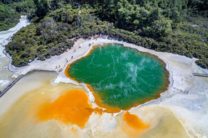 2 Day Tour Auckland to Hobbiton, Waitomo, Rotorua and Taupo - Wai-O-Tapu and the Lady Knox Geyser