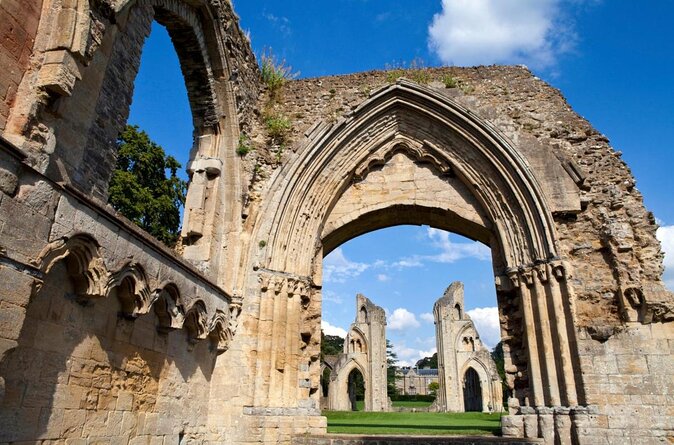 2 DAY TOUR | Jurassic Coast, Glastonbury, Stonehenge & Salisbury - Corfe Castle and a medieval village