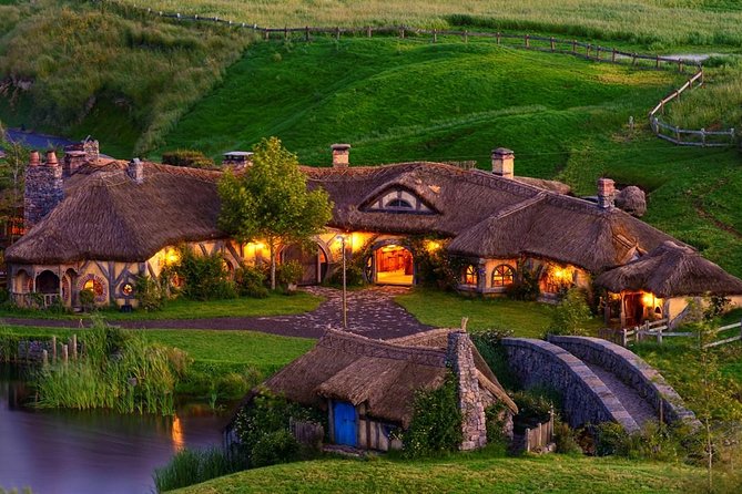 2 Day Waitomo Caves, Hobbiton Movie Set and Rotorua Tour from Auckland - Why two days works better than one long day