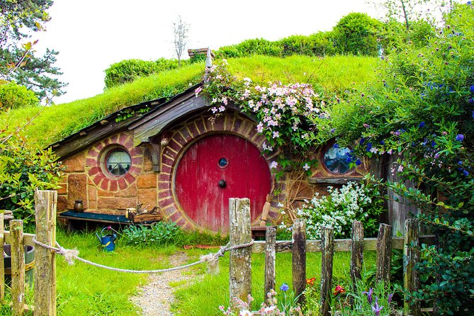 2 Day Waitomo Caves, Hobbiton Movie Set and Rotorua Tour from Auckland - Rotorua morning and the road to Hobbiton