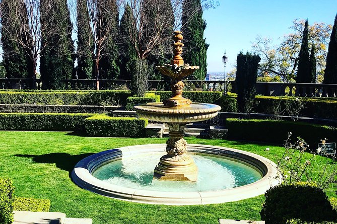 2 Hour Private Tour - Hollywood and Beverly Hills Celebrity Homes - The Golden Triangle, Platinum Triangle, and Beverly Hills power centers