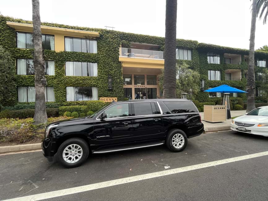 3.5-hour private tour of Hollywood and Beverly Hills in an SUV - Finding the Hollywood sign viewpoint
