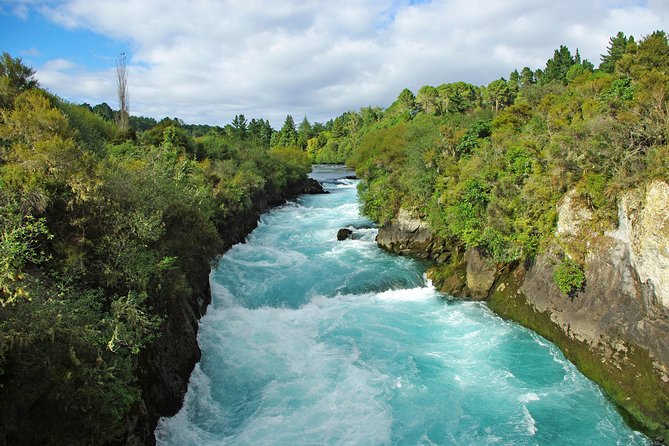 3-Day Hobbiton, Rotorua, Whakarewarewa, and Waitomo Tour - What the $915.35 price includes