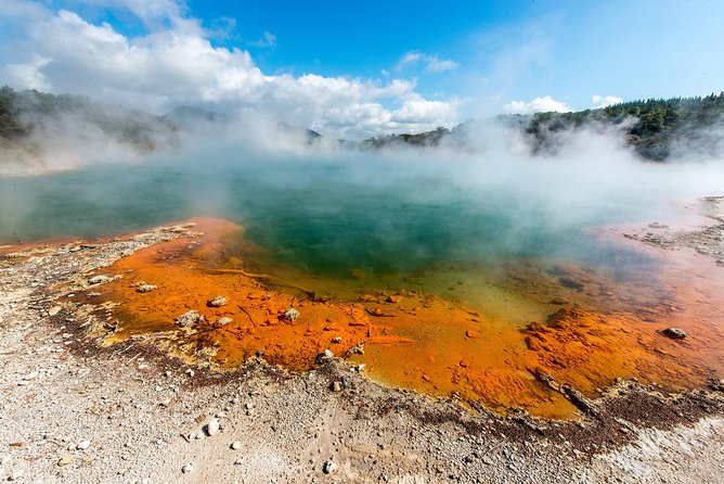 3 Day Waitomo Caves, Hobbiton Movie Set and Rotorua Tour from Auckland - Waitomo Glowworm Caves: a quiet start underground