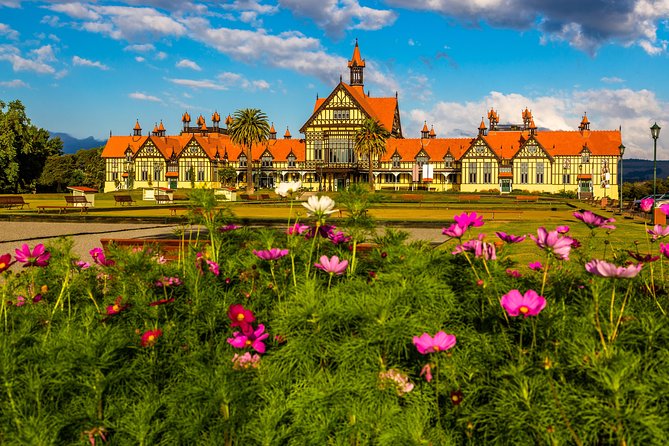 3 Day Waitomo Caves, Hobbiton Movie Set and Rotorua Tour from Auckland - Hobbiton: a seven-hour day for film fans and curious visitors