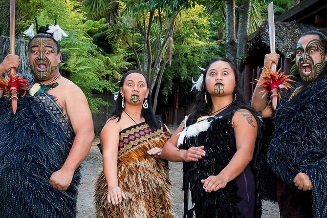 3 Day Waitomo Caves, Hobbiton Movie Set and Rotorua Tour from Auckland - Te Pa Tu brings Māori storytelling into the evening