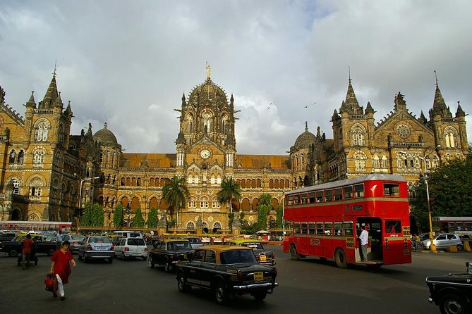 3 Days Complete Mumbai Tour Inclusive of Bollywood Studio Experience - Day 1: Elephanta Caves and Mumbai’s historic core