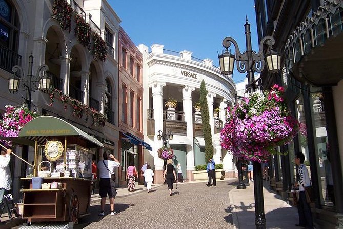 3-Hour Exclusive Tour of Hollywood & Beverly Hills - Beverly Hills and the Rodeo Drive drive-through