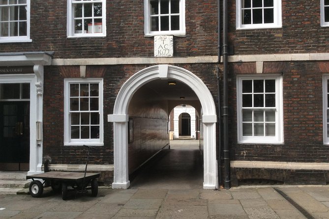 3 Hour Private Downton Abbey London Locations Walking Tour - Starting at Holborn and Lincoln’s Inn Fields