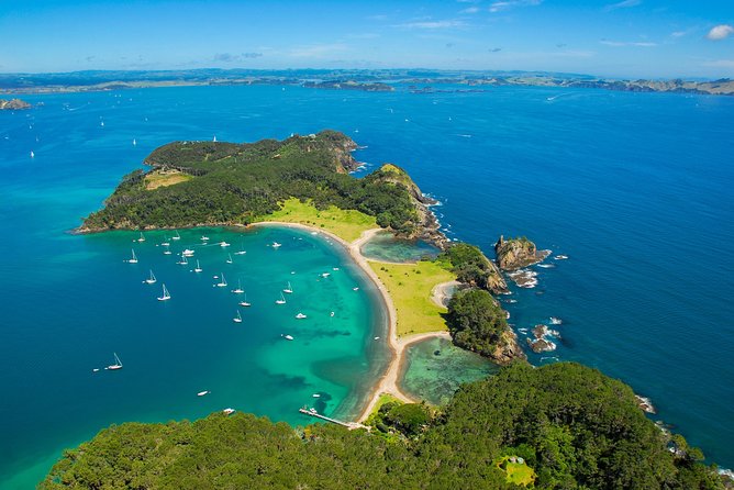 5-Day Bay of Islands, Auckland, Hobbiton, Rotorua & Waitomo Tour - Day 1: Russell, the Bay of Islands, and the Hole in the Rock