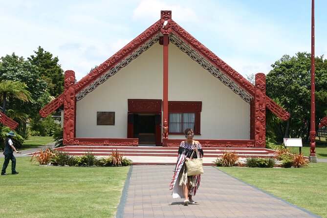 5-Day Bay of Islands, Auckland, Hobbiton, Rotorua & Waitomo Tour - Day 5: Free Rotorua time and the world of Hobbiton