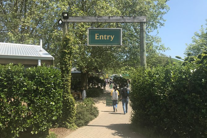 6hr Hobbiton Movie Set Tour - Departs Tauranga - Arriving at Shire’s Rest Café
