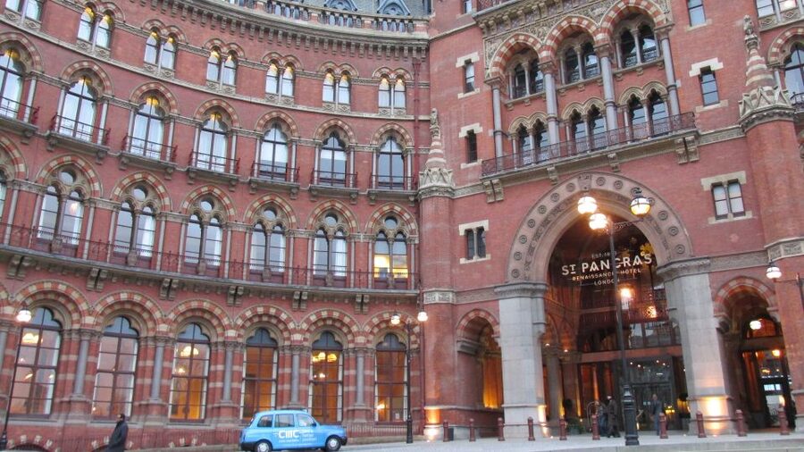 A Muggle's Guide to London: Harry Potter Walking Tour - The Harry Potter test: Slytherin or Gryffindor?