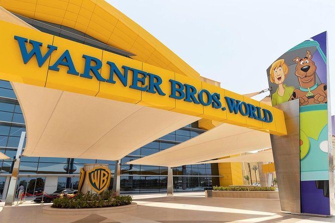 Abu Dhabi City Tour with Warner Bros. Park - Dates Market: a short taste of local shopping