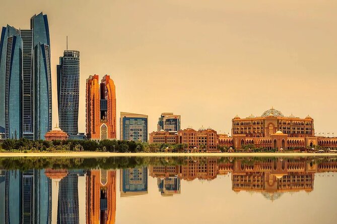 Abu Dhabi City Tour with Warner Bros. Park - Corniche and Heritage Village: two quick outdoor stops