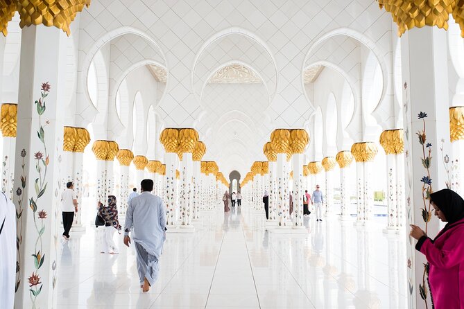 Abu Dhabi Mosque and Entry ticket to Warner Bros from Dubai - Should you book it?
