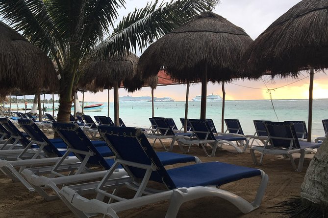 ADULTS GOLD A day at the beach at Los Arrecifes Restaurant-Open Bar And Massage. - Buying lunch at the restaurant