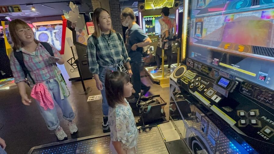 Akihabara Tailor-made Tour for Anime Fans - Meeting Yuuki at Vie de France Dining