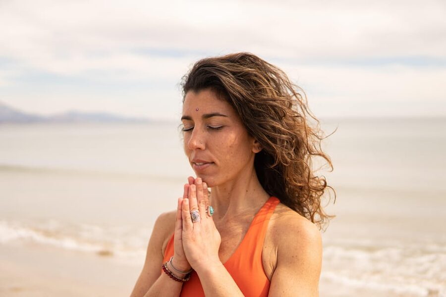 ALICANTE: Sunrise Yoga class on the beach & breakfast - Starting the day on Playa de San Juan