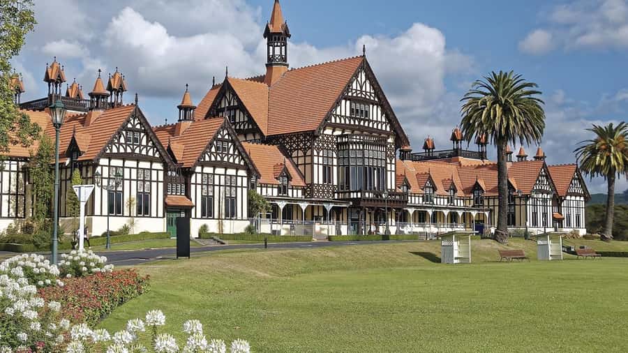Auckland: Hobbiton, Waitomo Caves, and Rotorua 1-Way Tour - A short introduction to Rotorua