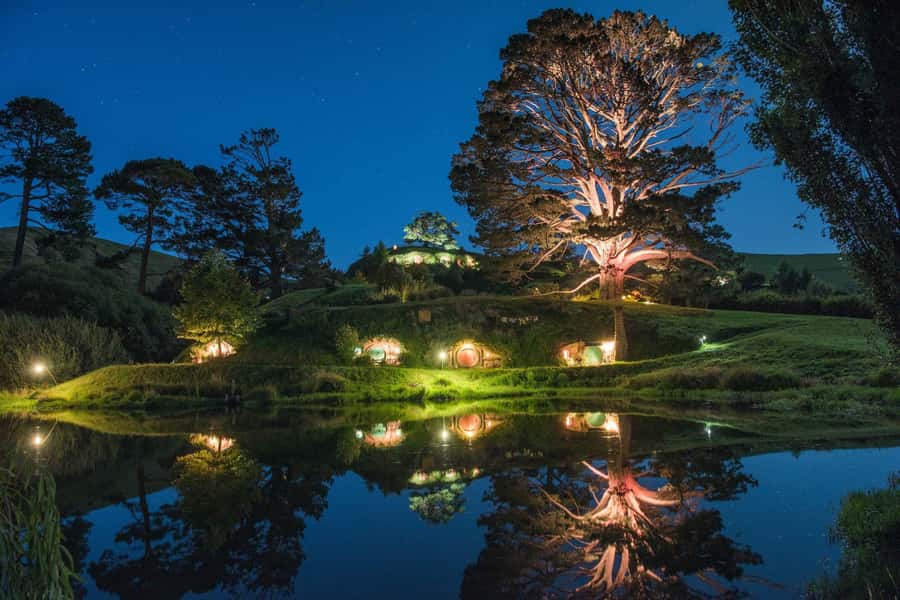 Auckland: Hobbiton & Waitomo Glow Worm Caves Private Tour - The early Auckland pickup and road time