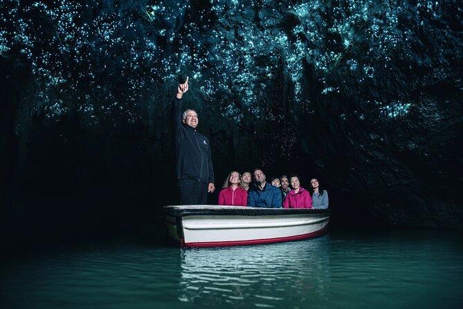 Auckland to Rotorua, Hobbiton and Waitomo 1 Way Small Group Tour - Hobbiton Movie Set: three hours in the Shire