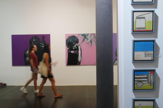 Barcelona Art & Wine: Galleries, Studios & Street Art - Price, group size, and what you receive