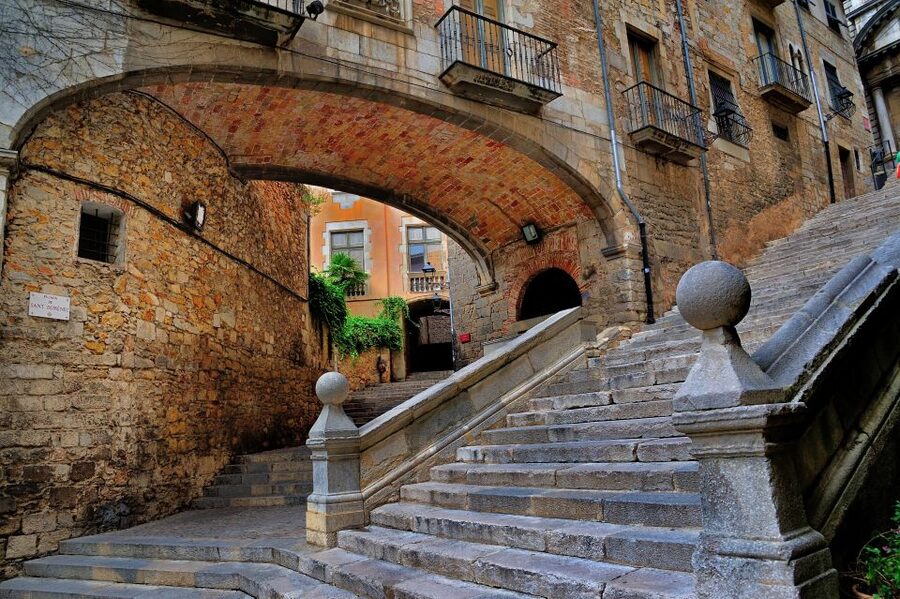 Barcelona: Girona Game of Thrones Private Tour with Pickup - Onyar River and the Eiffel bridge
