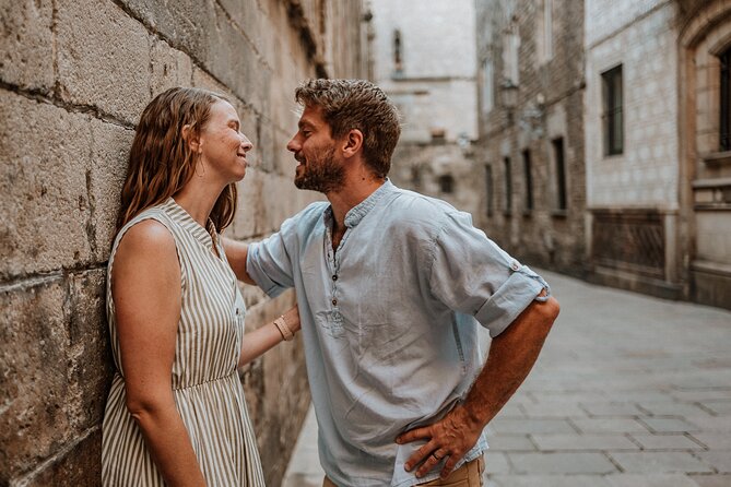 Barcelona Gothic Quarter cinematic photoshoot - Plaça del Rei changes the scale