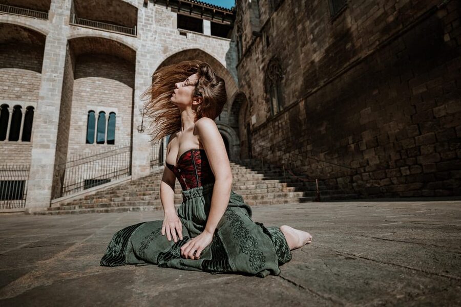 Barcelona: Gothic Quarter Cinematic Photoshoot and Guide - Bishop’s Bridge and the classic Gothic Quarter frame