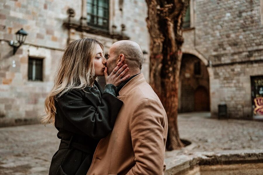 Barcelona: Gothic Quarter Cinematic Photoshoot and Guide - What you receive after the camera work