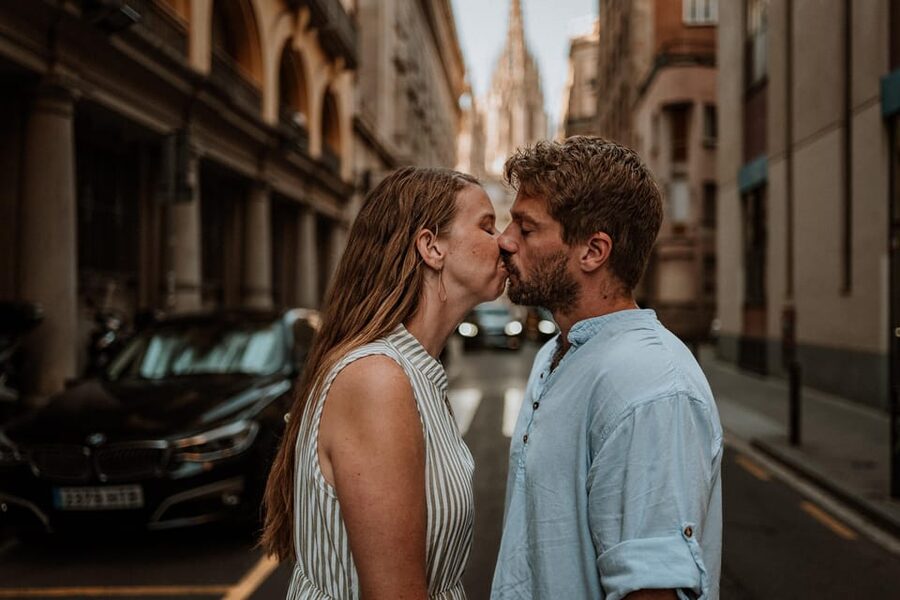 Barcelona: Gothic Quarter Cinematic Photoshoot and Guide - The camera rental issue deserves attention