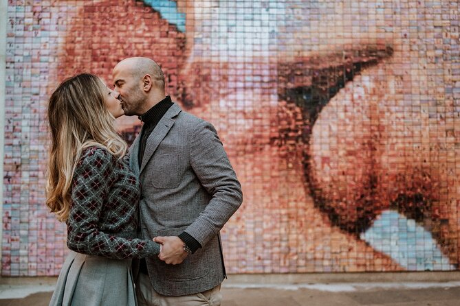 Barcelona Gothic Quarter cinematic photoshoot - Pont del Bisbe gives you the postcard frame