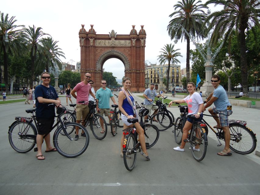 Barcelona Highlights Bike Tour: Cycle along the beach! - Columbus Monument and the route back through the old city