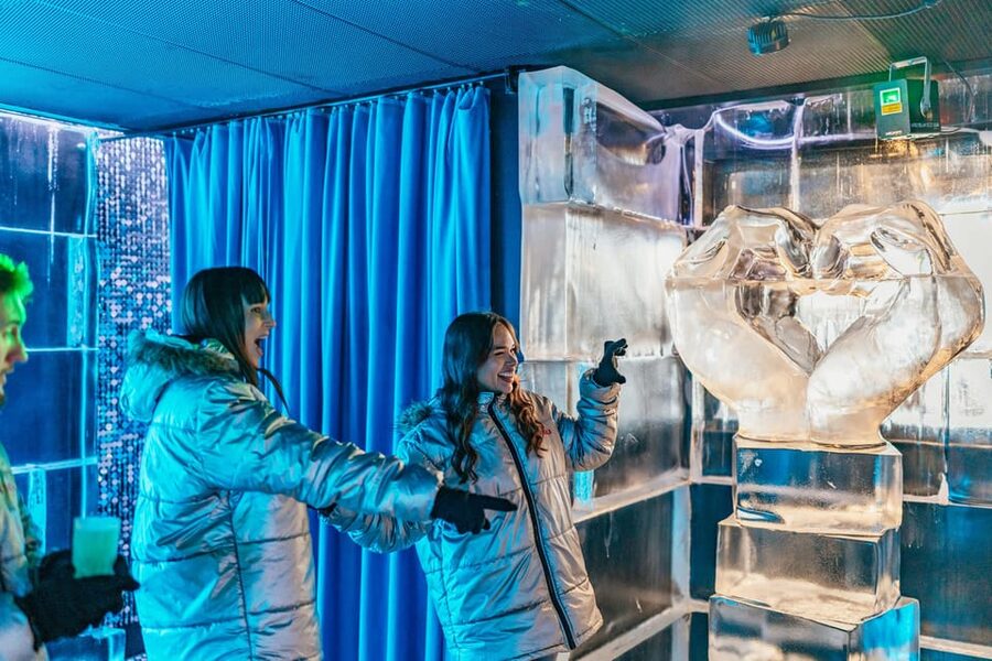 Barcelona: Icebar experience, located at the beach !! - Entering the ice room beside Barceloneta Beach