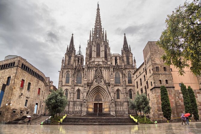 Barcelona Marvels: A Guided Walking Tour of the City’s Highlights - Key points at a glance