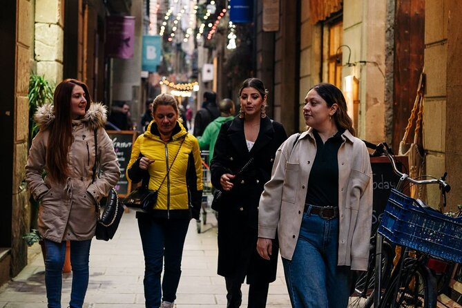 Barcelona Marvels: A Guided Walking Tour of the City’s Highlights - A kiss with a story at El Mon Neix En Cada Besada