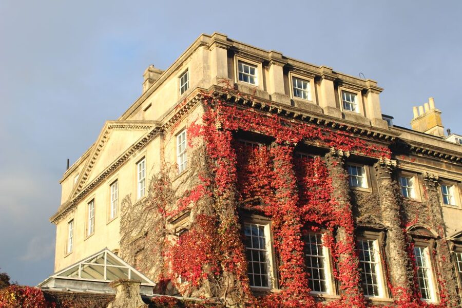 Bath: Bridgerton Filming Locations Walking Tour with Music - The guides make the difference