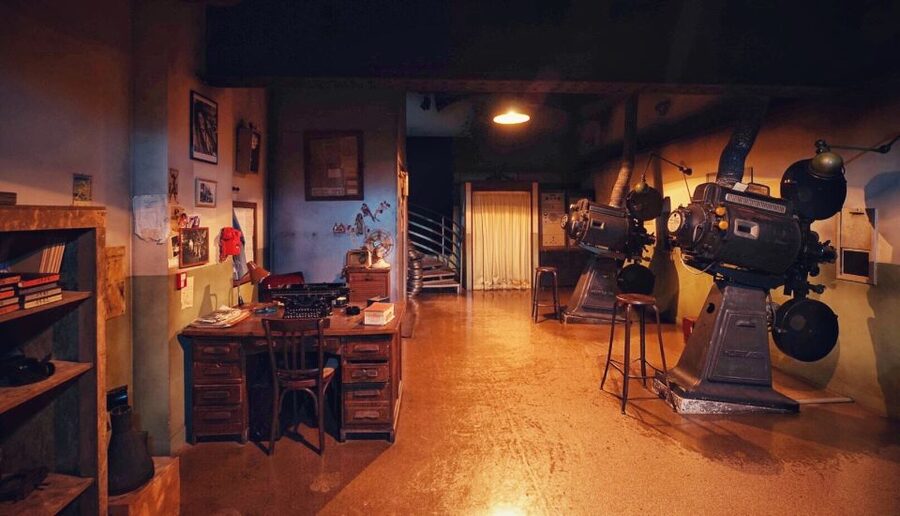Behind the Scenes of the Grand Rex: 50-Minute Studio Tour - The right age and group for this experience