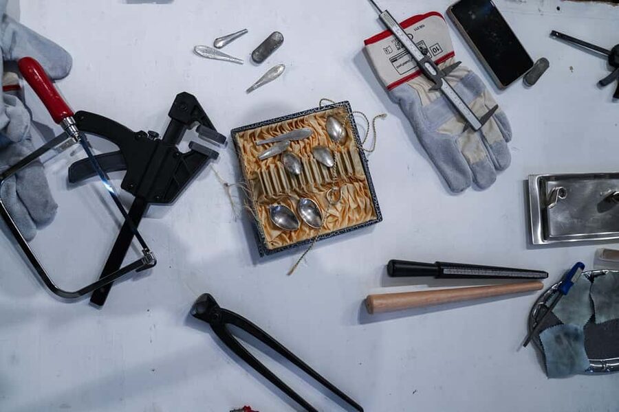 Berlin: Silver Spoon Ring Workshop in Creative Studio - What Happens During the Two Hours