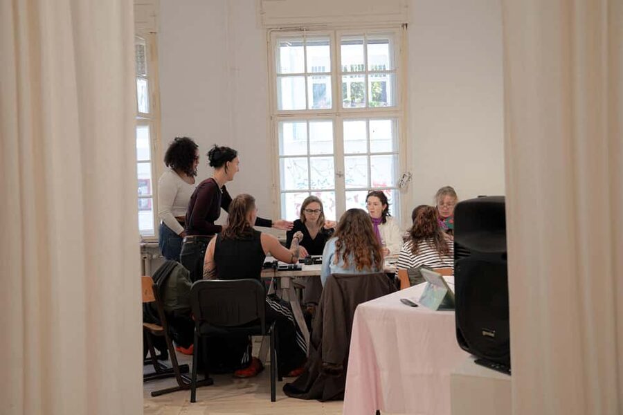Berlin: Silver Spoon Ring Workshop in Creative Studio - Why the Small Group Size Matters