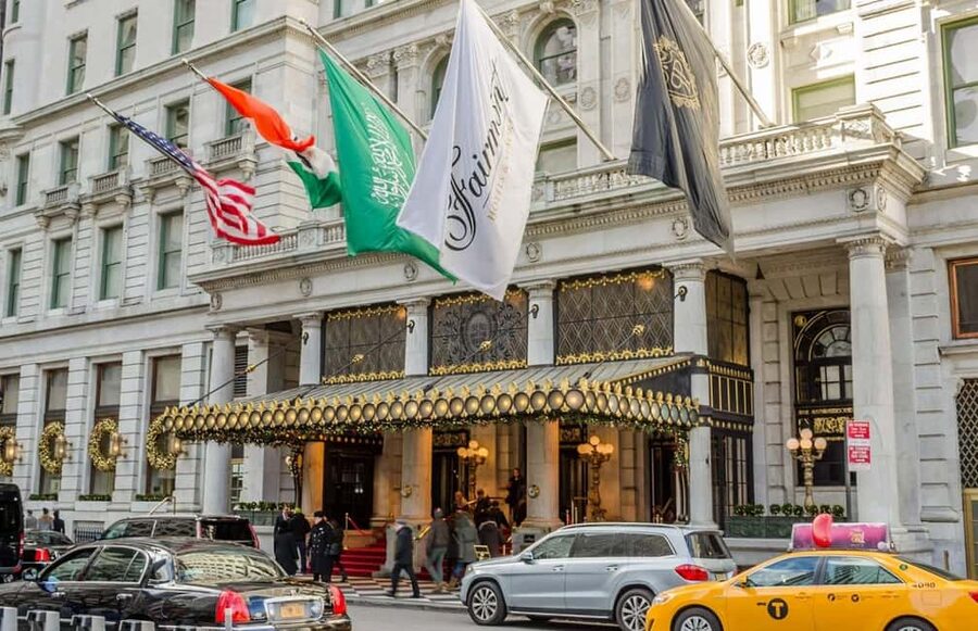 Best of NYC: Top-Rated Gossip Girl TV Locations Pedicab Tour - St. James’ Church and the Met Steps