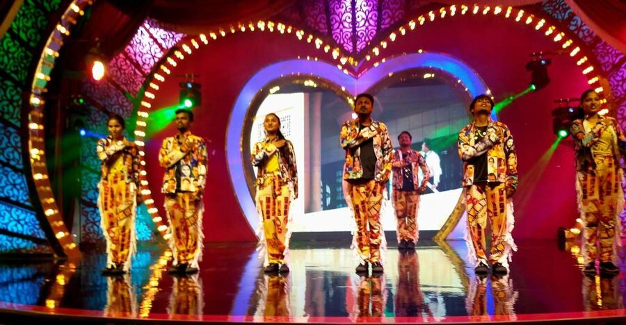 Bollywood Filmcity tour with Dance show. - What Film City really offers