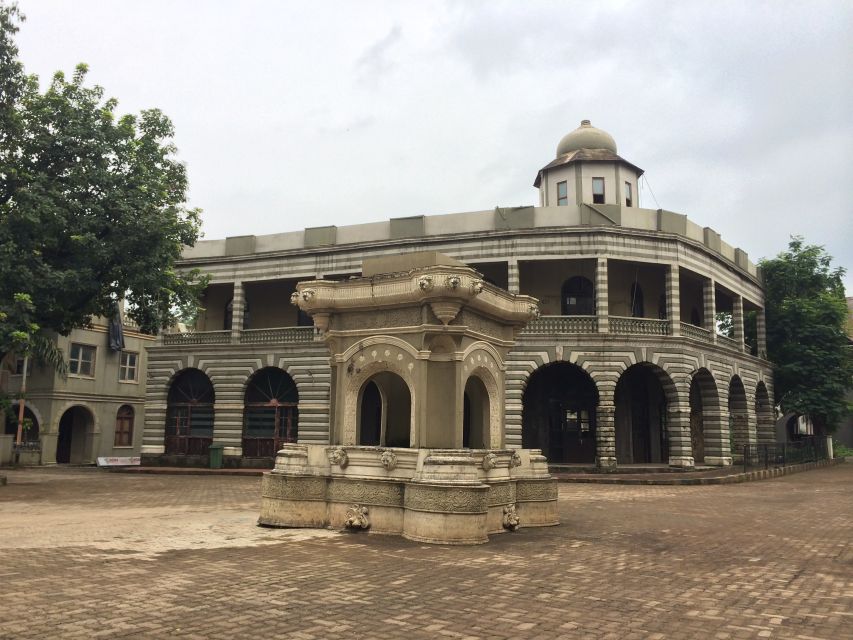 Bollywood Filmcity tour with Dance show. - The drive past movie locations