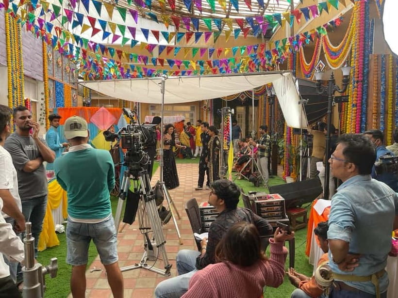 Bollywood Sightseeing and Celebrity Home Tour by Private Car - Why this tour feels more hands-on than a studio visit