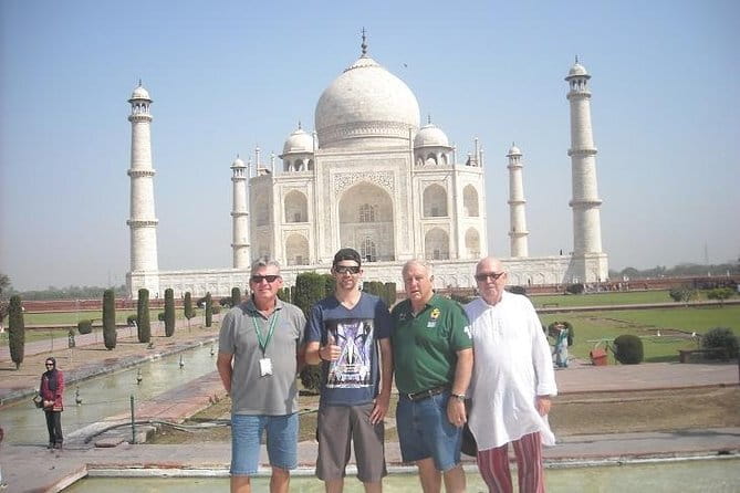 Bollywood Sightseeing and Celebrity Homes Tour by Private Car - How the private car changes the day